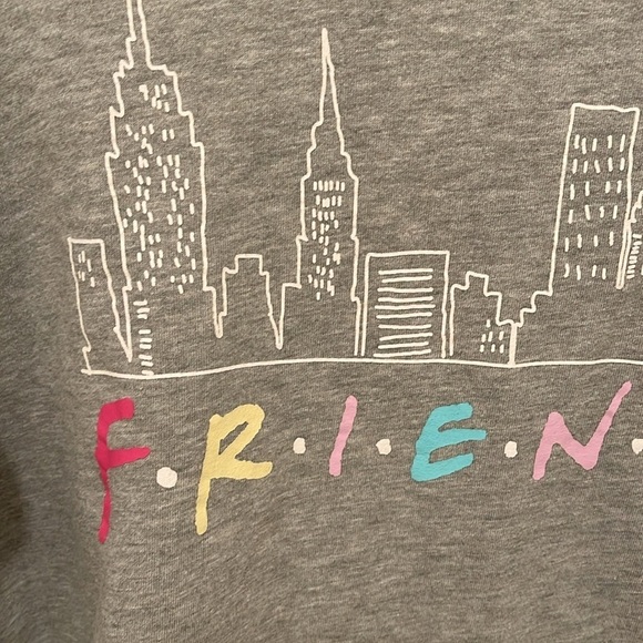 Friends Cropped Long Sleeve‎ Sweatshirt women's Size M Gray, multicolor letters - Picture 3 of 9